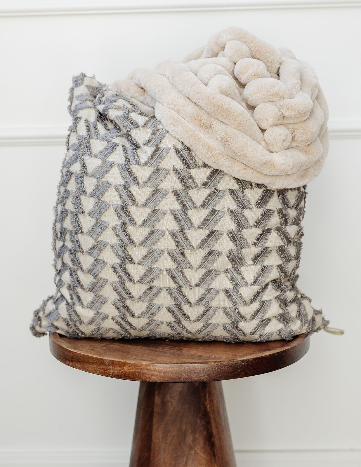 Gray Fringe Triangle | 19x19 Bothro