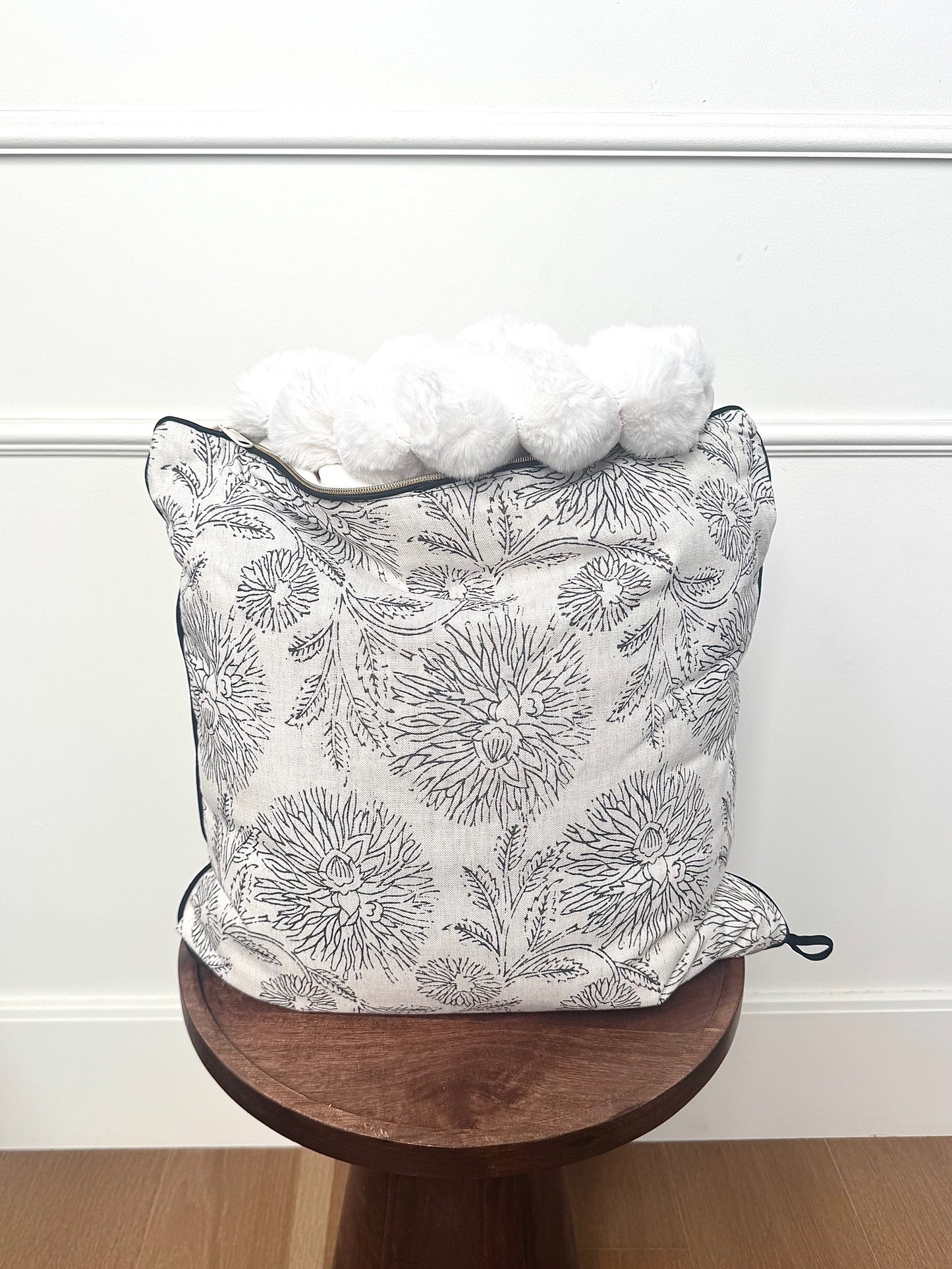*New!* Fine Line Floral | 19x19 Bothro