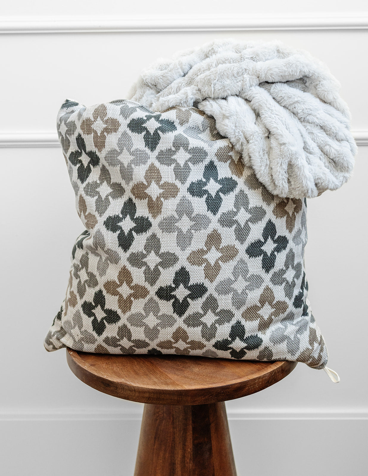 Neutral Geometric Floral | 20x20 Bothro