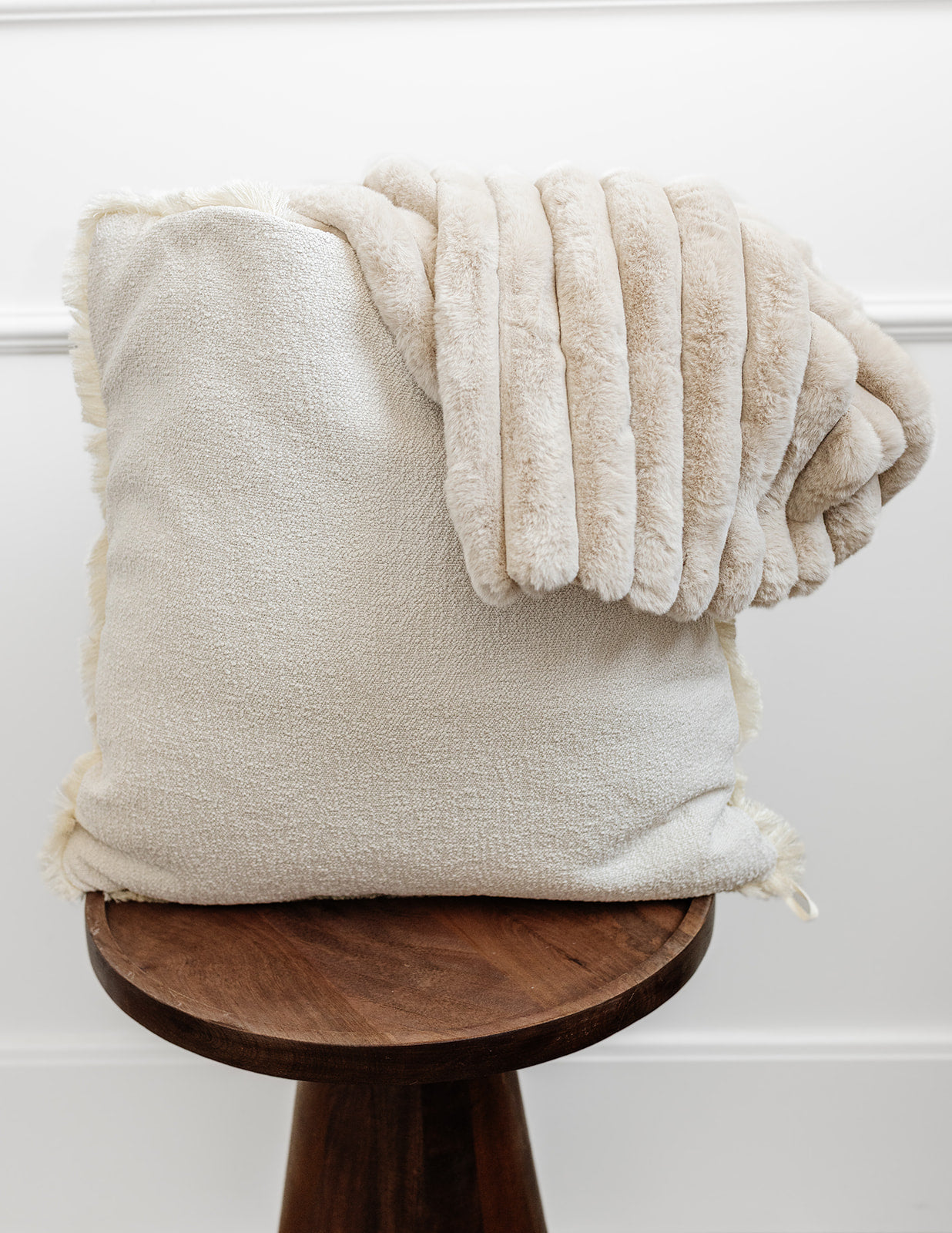 Cream Texture + Fringe | 19x19 Bothro