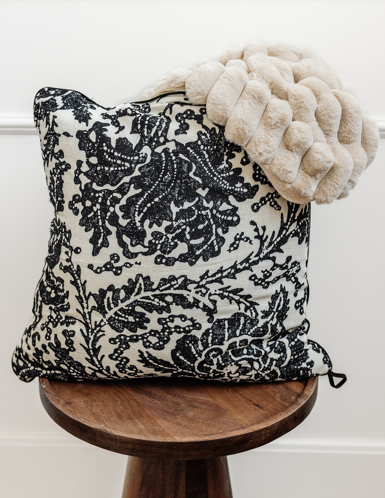 Black Floral | 19x19 Bothro