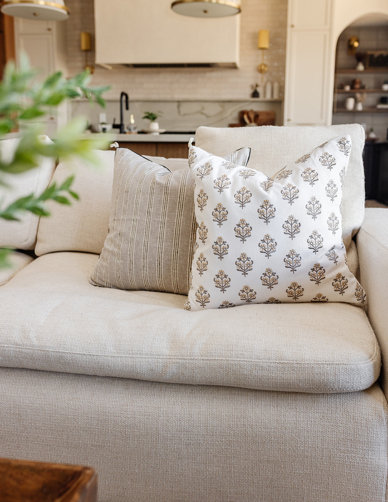 White Embroidered Floral | 19x19 Bothro