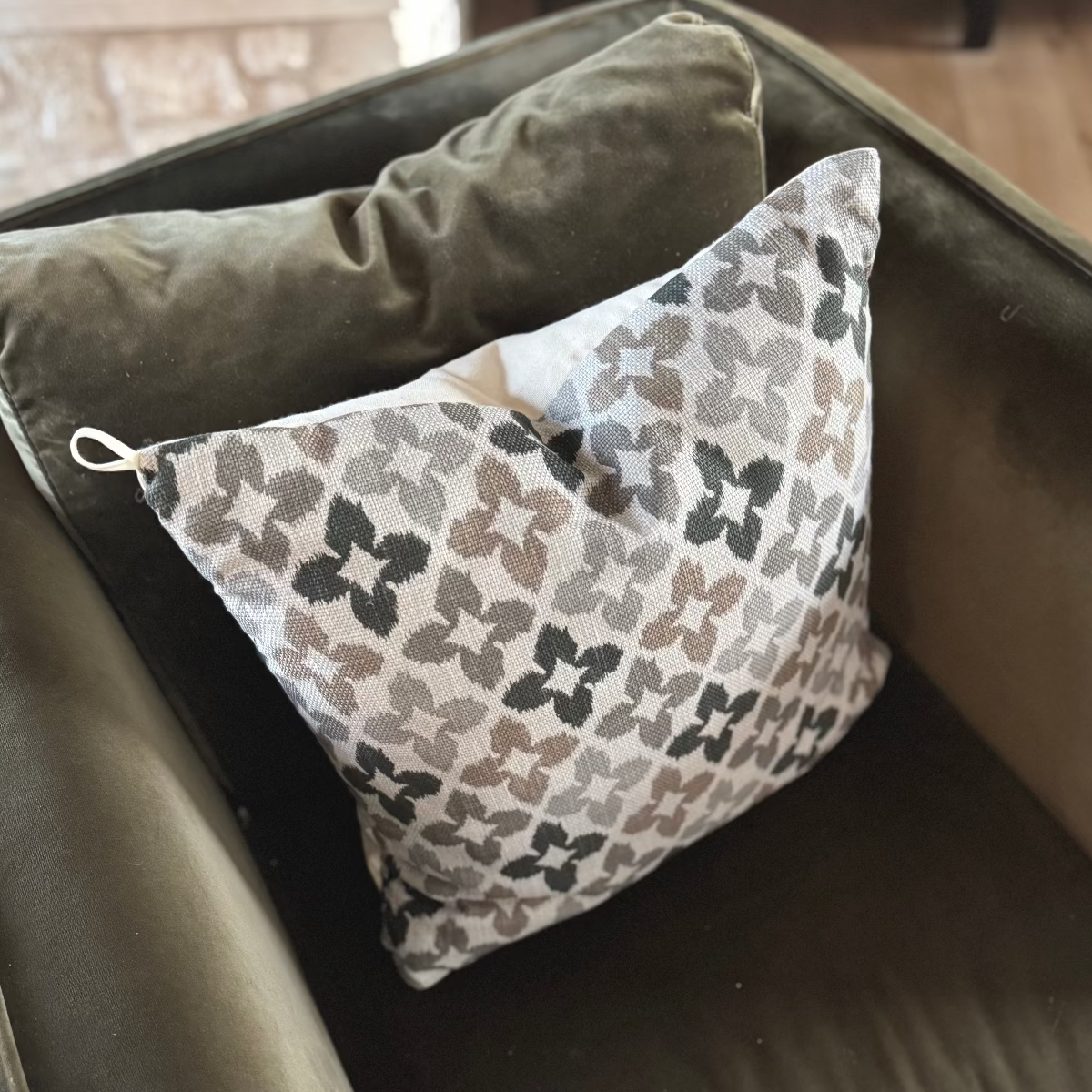Neutral Geometric Floral | 20x20 Bothro