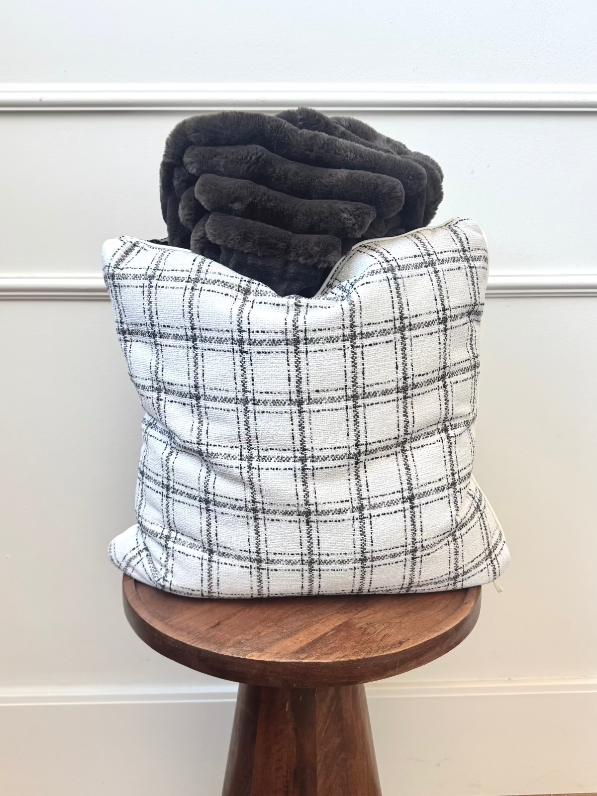 *New!* Black + White Plaid | 19x19 Bothro