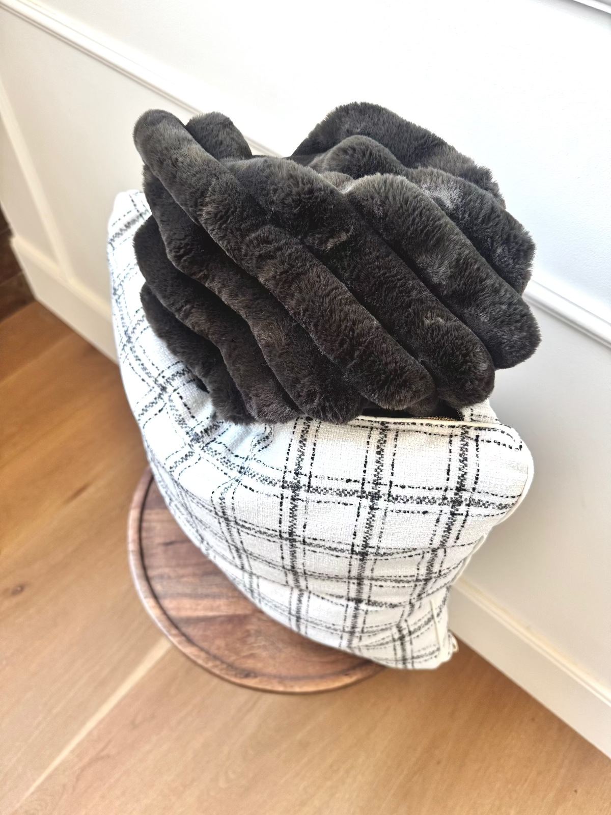 *New!* Black + White Plaid | 19x19 Bothro