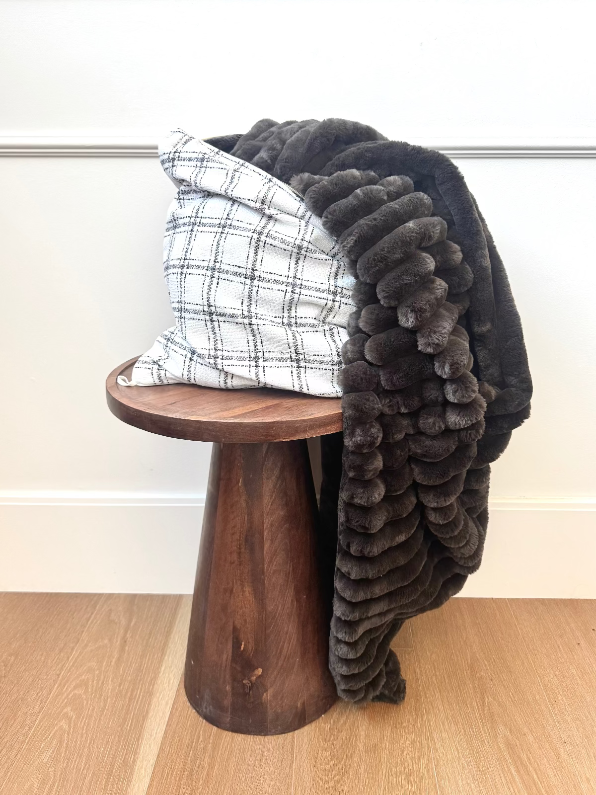 *New!* Black + White Plaid | 19x19 Bothro