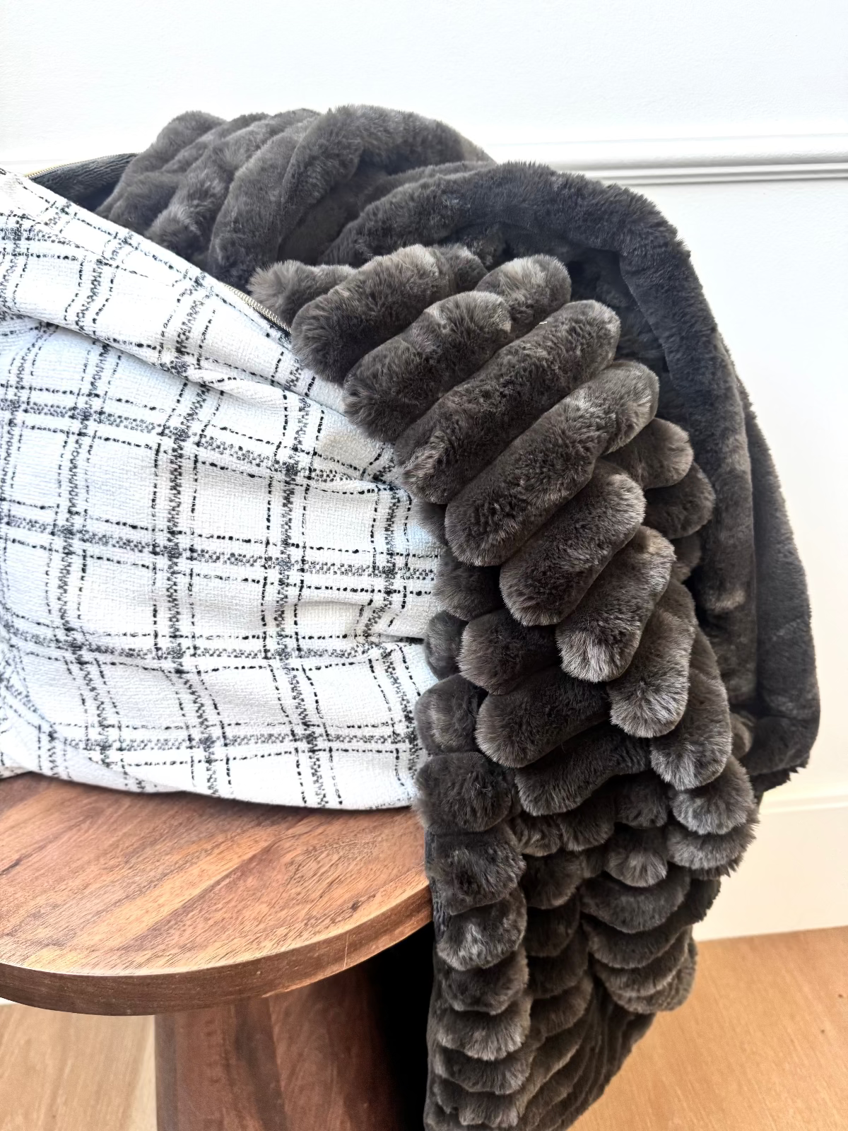 *New!* Black + White Plaid | 19x19 Bothro