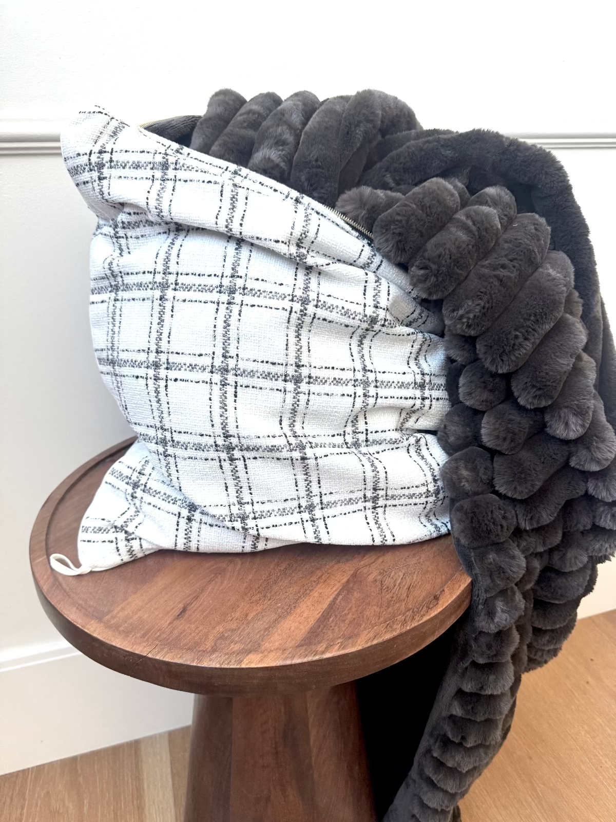 *New!* Black + White Plaid | 19x19 Bothro