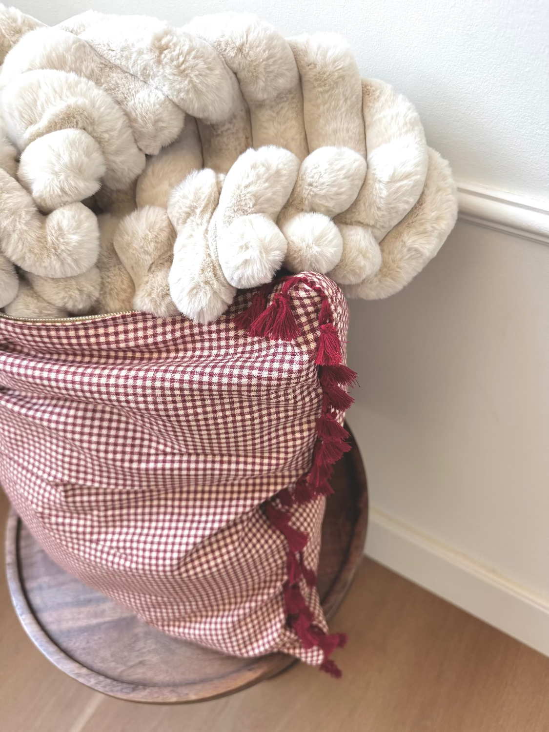 *New!* Dark Red Gingham | 19x19 Bothro