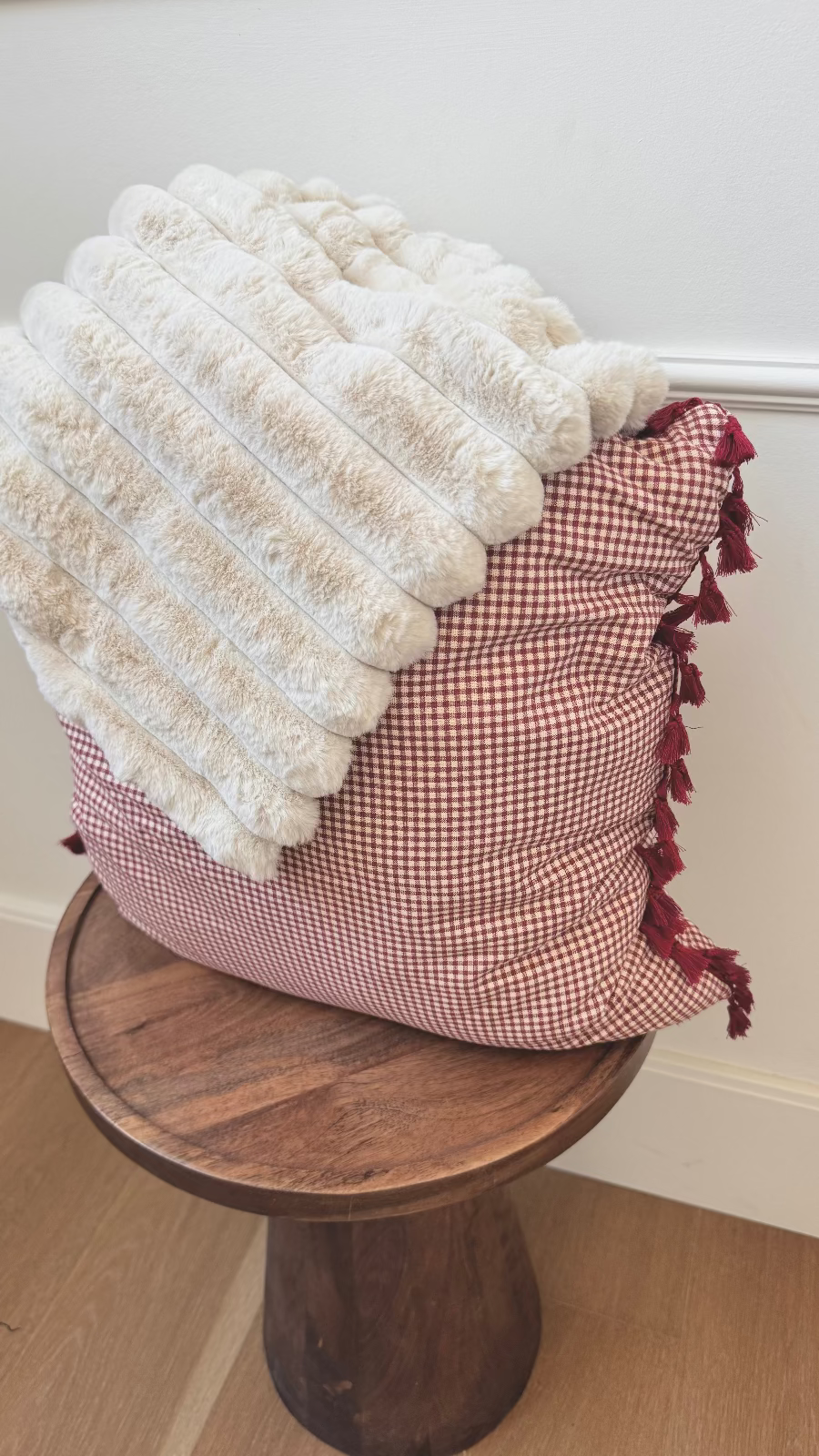 *New!* Dark Red Gingham | 19x19 Bothro