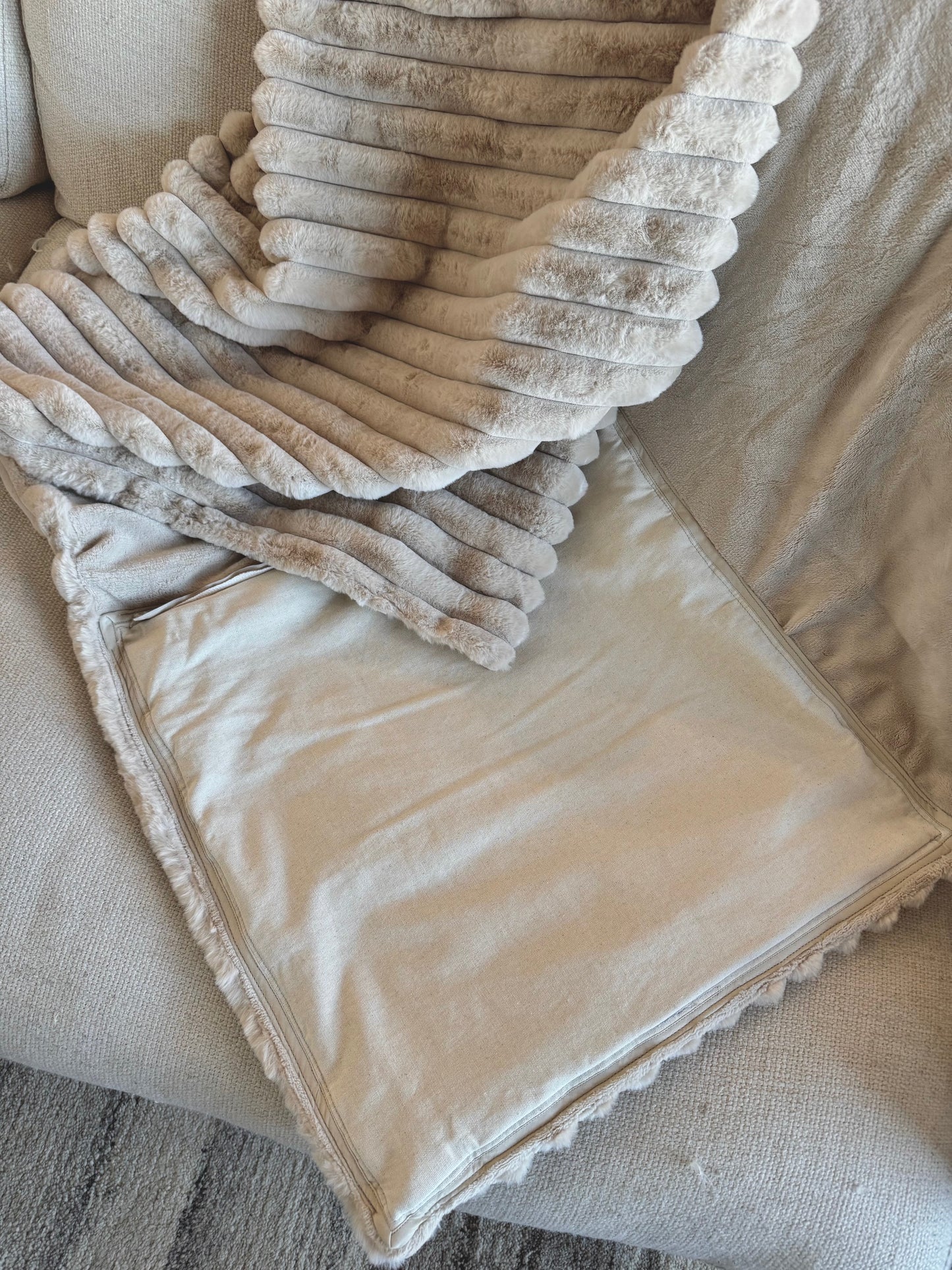 Cream Texture + Fringe | 19x19 Bothro