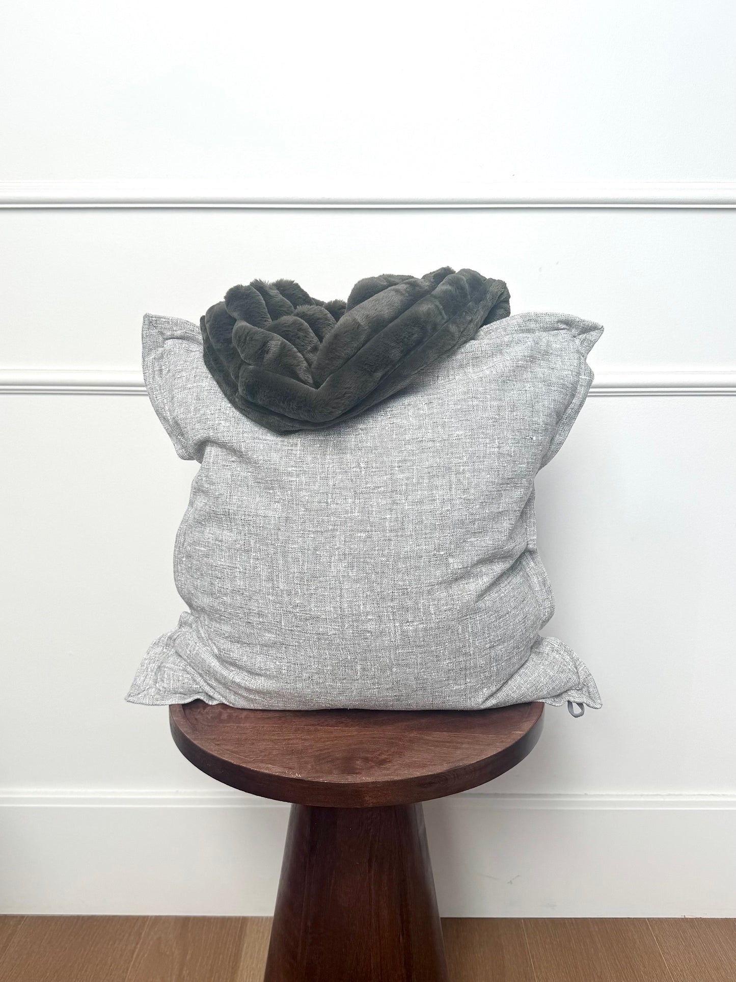*New!* Heather Gray Tweed | 19x19 Bothro