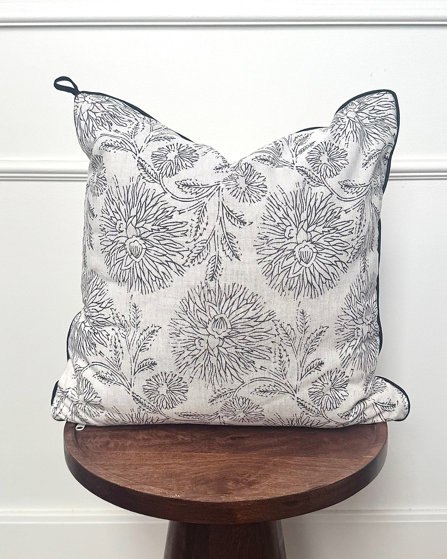 *New!* Fine Line Floral | 19x19 Bothro