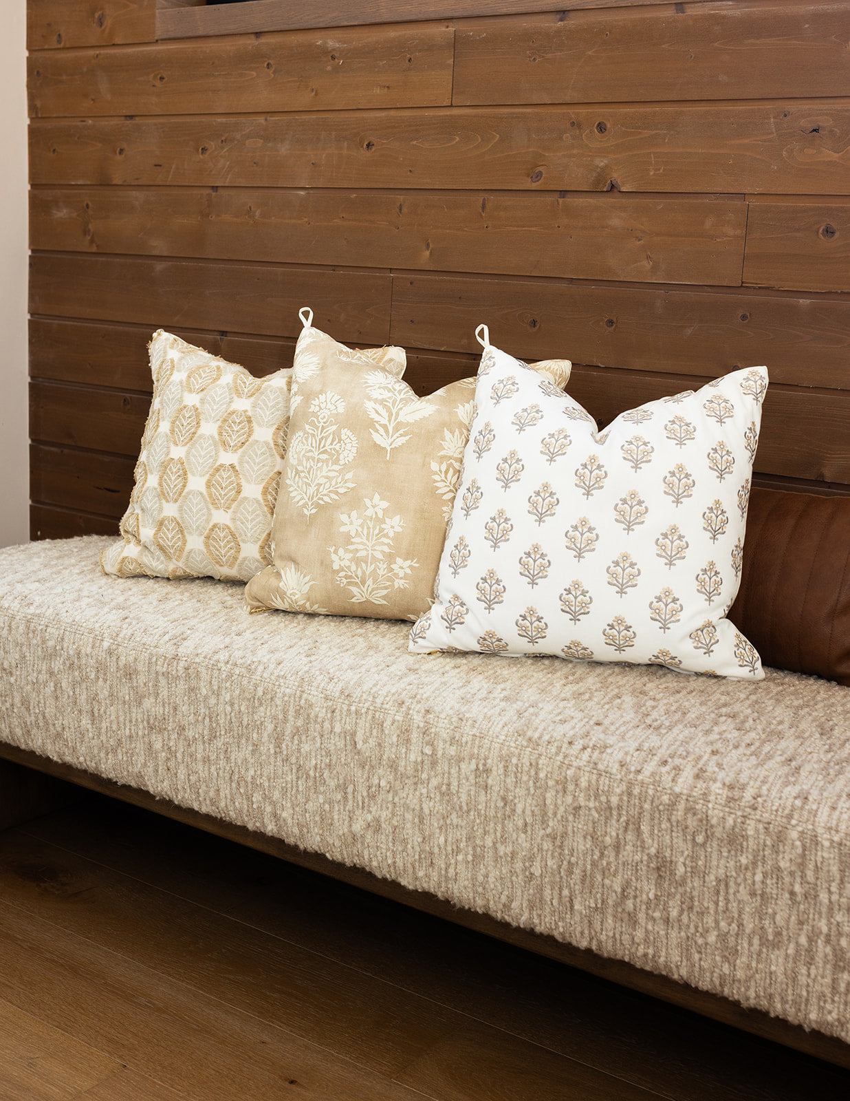 Tan + White Floral | 19x19 Bothro