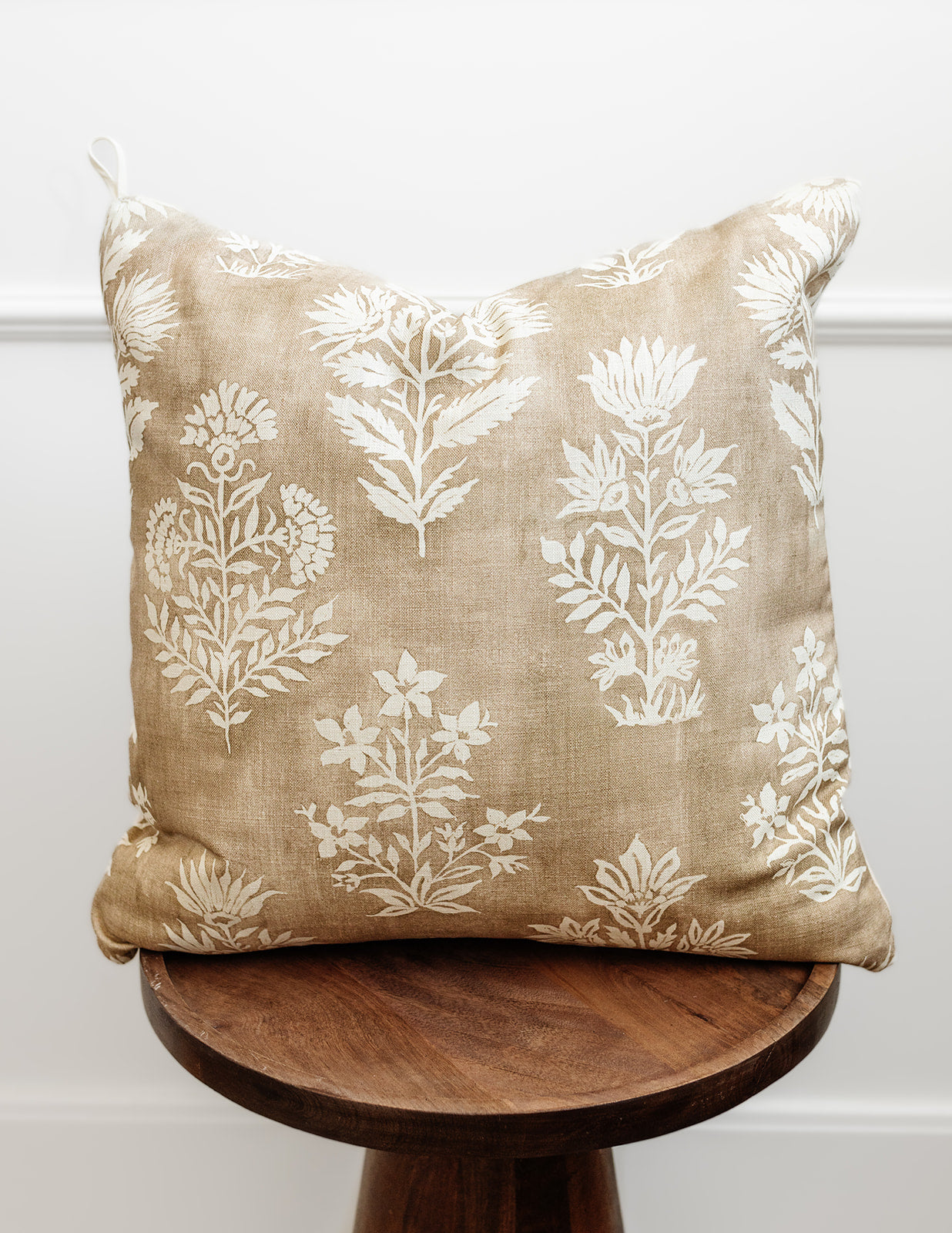 Tan + White Floral | 19x19 Bothro