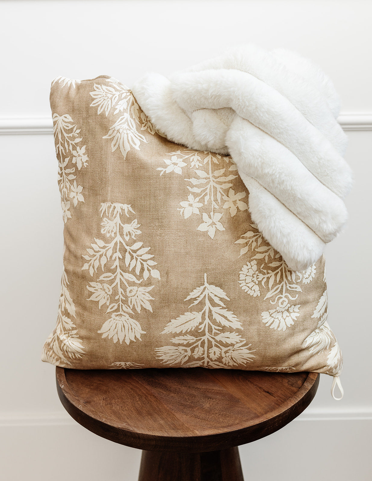 Tan + White Floral | 19x19 Bothro