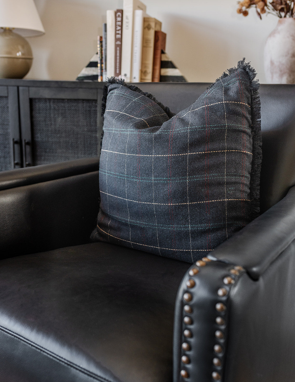 Black Fine Line Plaid | 20x20 Bothro (Discounted for tight zipper)