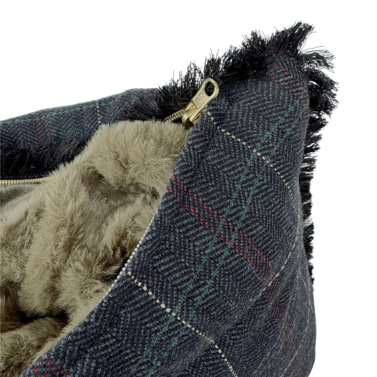Black Fine Line Plaid | 20x20 Bothro (Discounted for tight zipper)