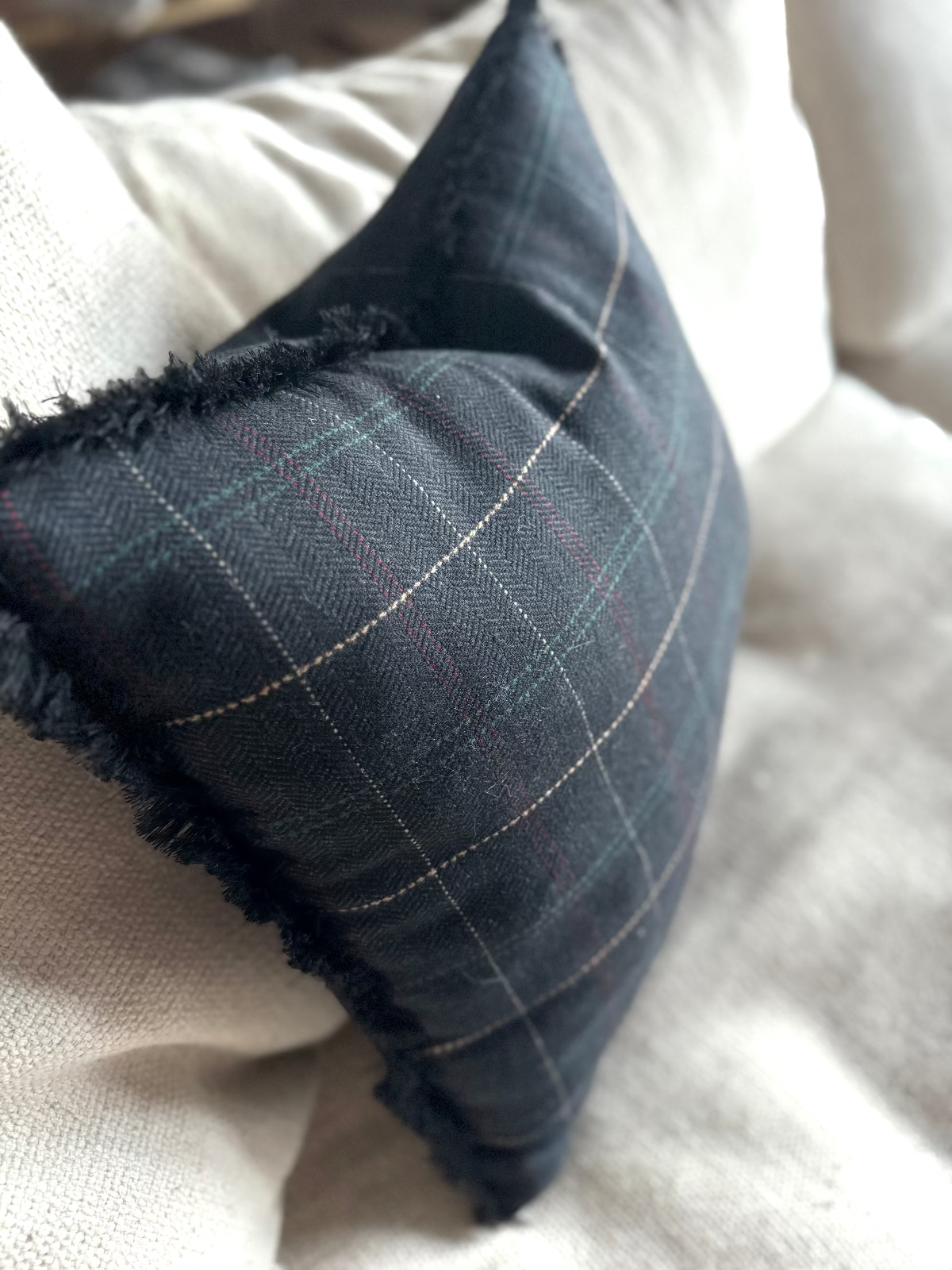Black Fine Line Plaid | 20x20 Bothro (Discounted for tight zipper)