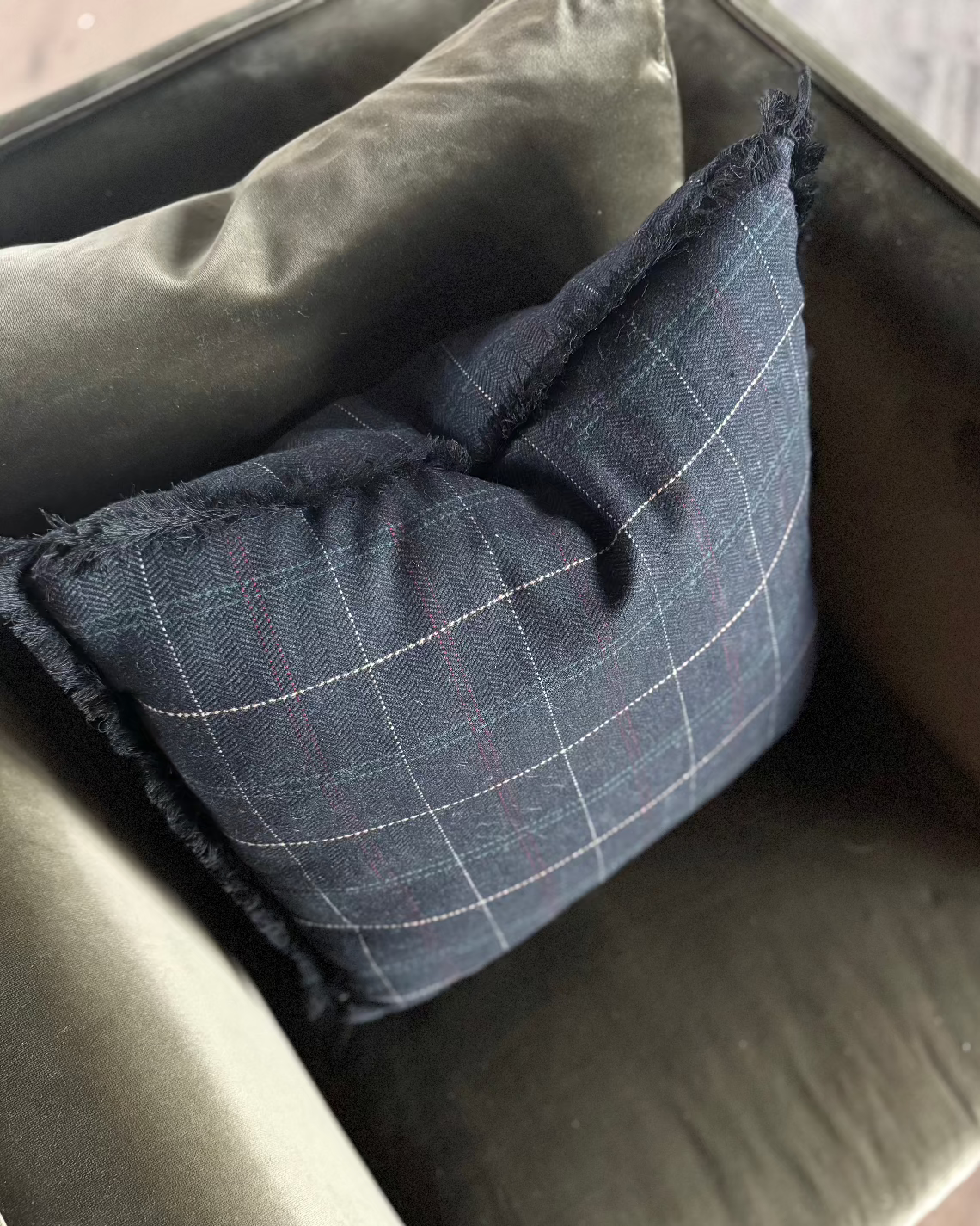 Black Fine Line Plaid | 20x20 Bothro (Discounted for tight zipper)